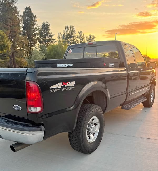 1999 Ford F250 Super Duty Crew Cab - Lariat Pickup 4D 8 ft