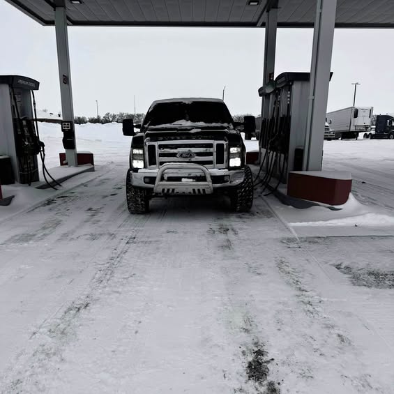 2007 Ford F350 Super Duty Crew Cab - XLT Pickup 4D 8 ft