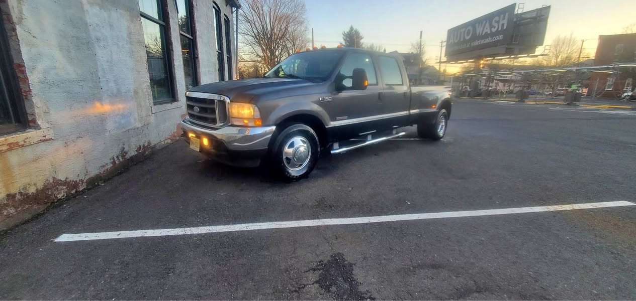 2003 Ford F350 Super Duty Crew Cab - Lariat Pickup 4D 8 ft