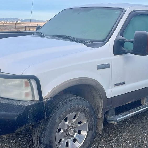 2005 Ford F350 Super Duty Crew Cab - Lariat Pickup 4D 8 ft