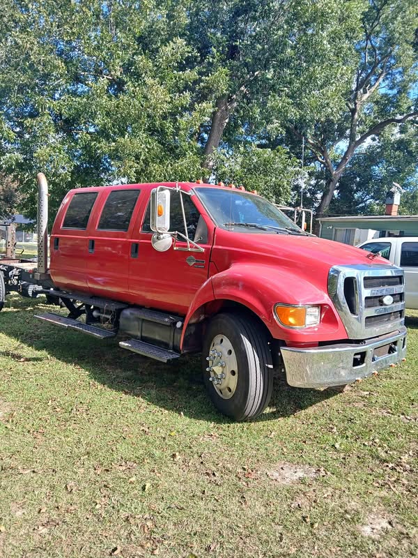 2007 Ford F550 Super Duty Crew Cab & Chassis - F650