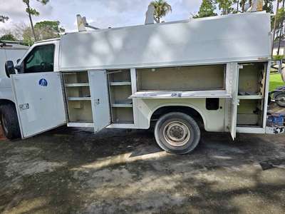 2004 Ford E350 Super Duty Cutaway - Cutaway Van 2D