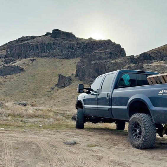 2001 Ford F250 Super Duty Crew Cab - Long Bed