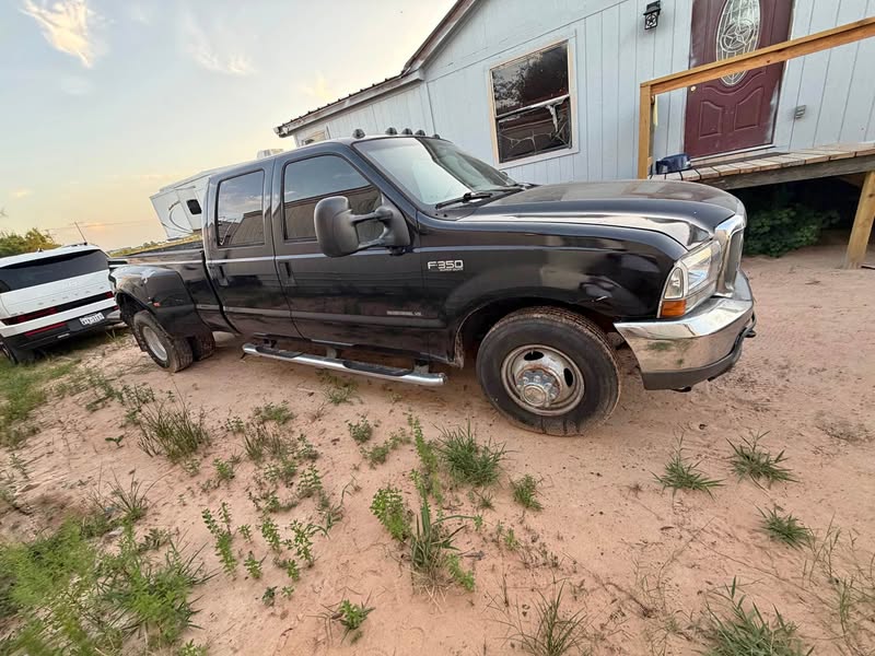 2003 Ford F350 Super Duty Crew Cab & Chassis - XLT Cab & Chassis 4D