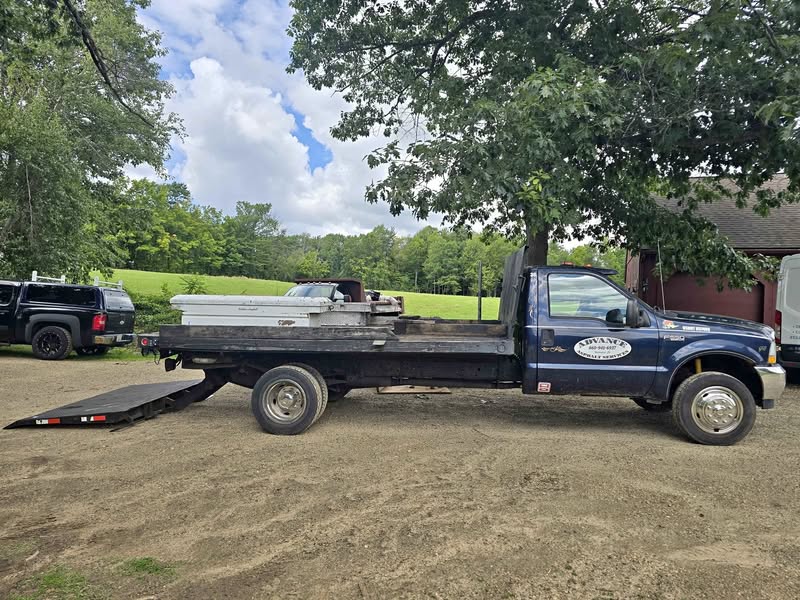 2004 Ford F550 Super Duty Regular Cab & Chassis - XL Cab & Chassis 2D