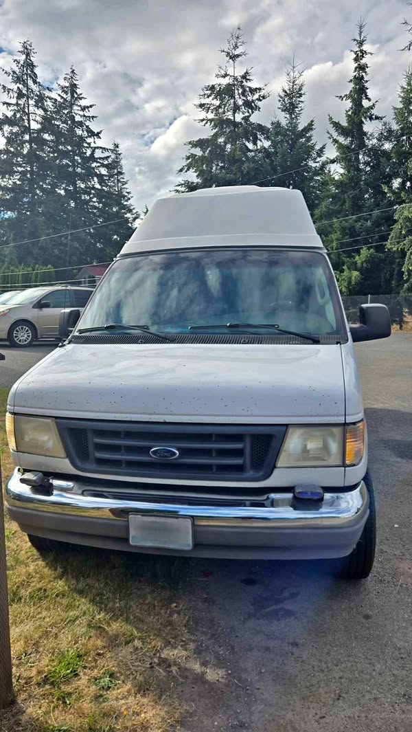 2006 Ford E350 Super Duty Cargo - Extended Van 3D