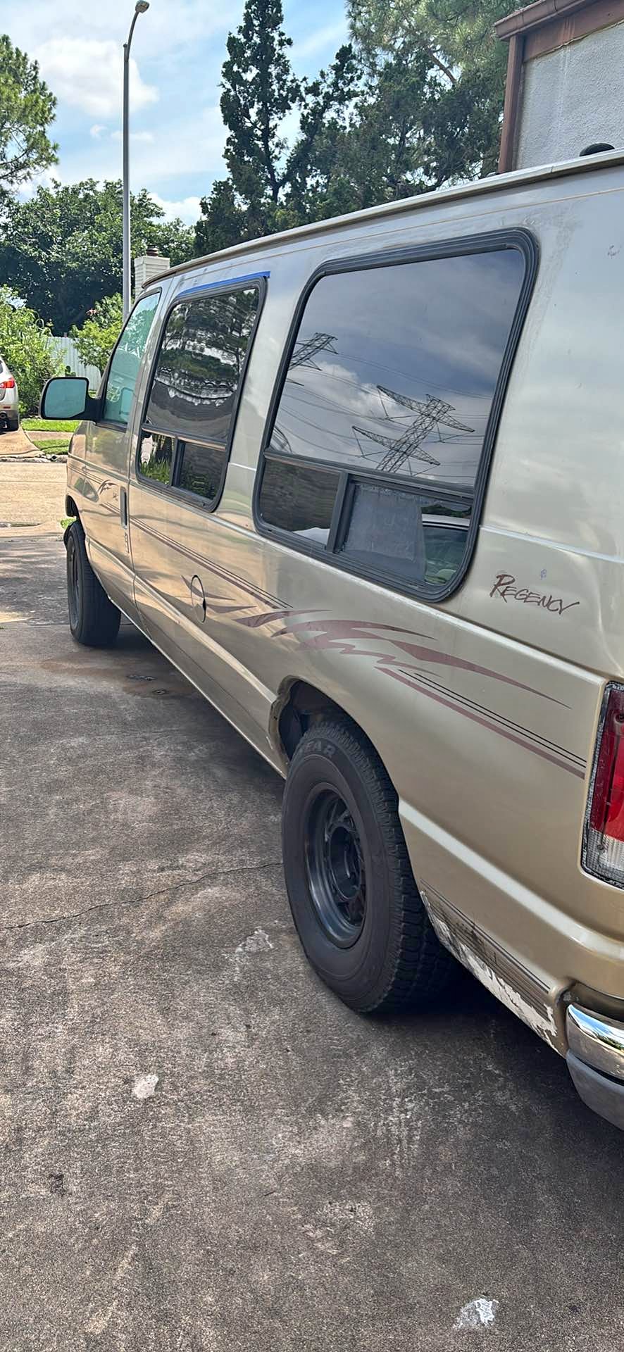 1999 Ford E150 Super Duty Passenger - XL Van 3D