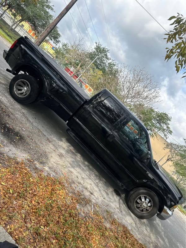 1999 Ford F350 Super Duty Crew Cab - Long Bed