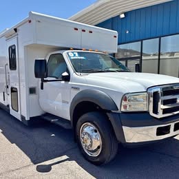 2007 Ford F550 Super Duty Regular Cab & Chassis 165\