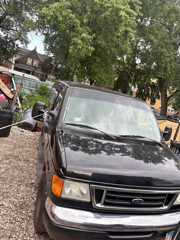 2007 Ford E350 Super Duty Passenger - XLT Van 3D