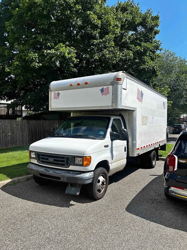 2003 Ford E350 Super Duty Cutaway - Cutaway Van 2D