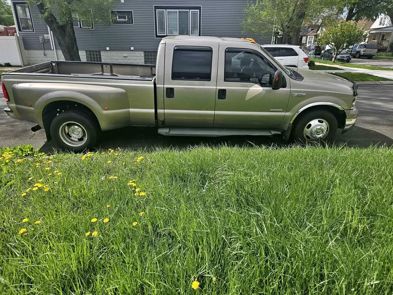2006 Ford F350 Super Duty Crew Cab - XLT Pickup 4D 8 ft