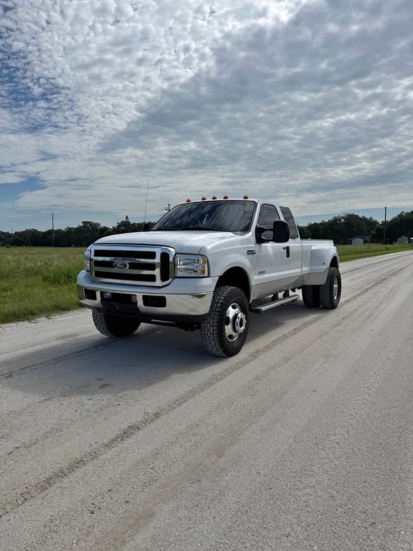 2007 Ford F350 Super Duty Super Cab - Lariat Pickup 4D 8 ft