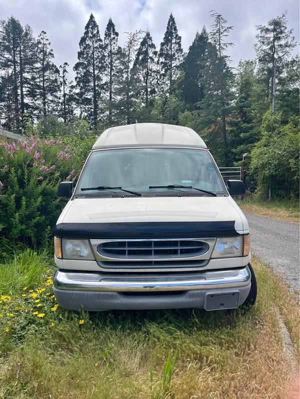 1999 Ford E350 Super Duty Passenger - XLT Extended Van 3D