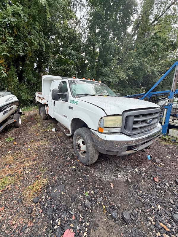 2004 Ford F350 Super Duty Regular Cab & Chassis - XL