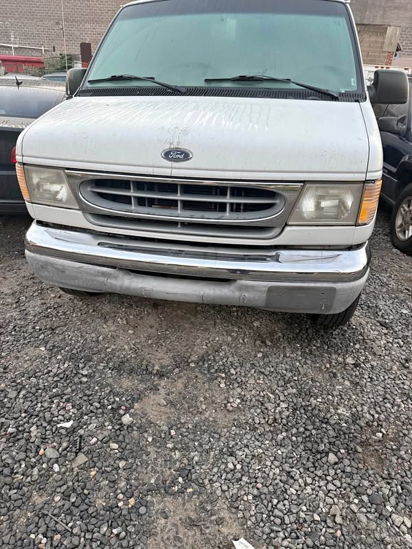 1999 Ford E350 Super Duty Passenger - XLT
