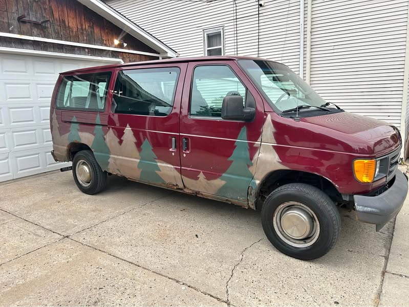 2000 Ford E350 Super Duty Passenger - XLT Van 3D