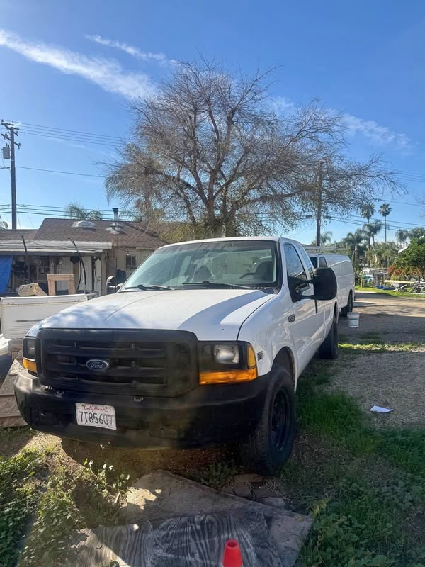 1999 Ford F250 Super Duty Super Cab - XL
