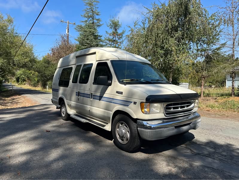 1999 Ford E350 Super Duty Passenger - XLT Extended Van 3D