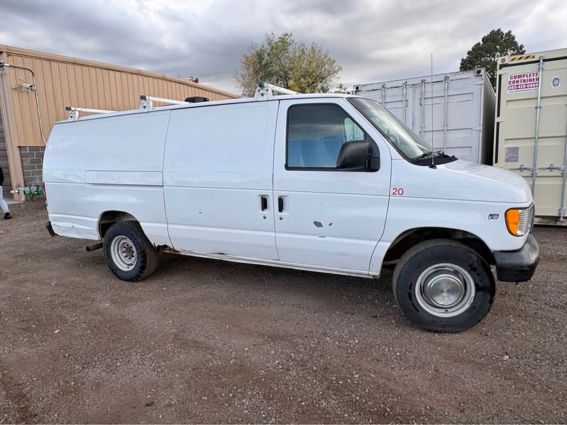 2000 Ford E350 Super Duty Cargo - Extended Van 3D