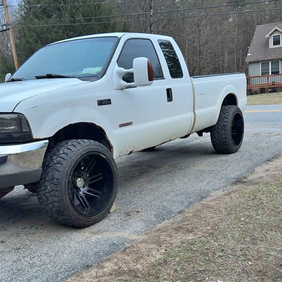 2004 Ford F350 Super Duty Super Cab - XLT Pickup 4D 8 ft