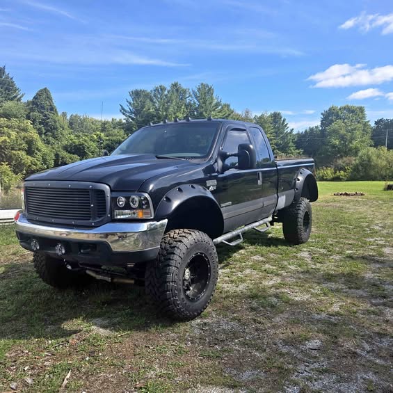 2002 Ford F250 Super Duty Crew Cab - XLT Pickup 4D 8 ft