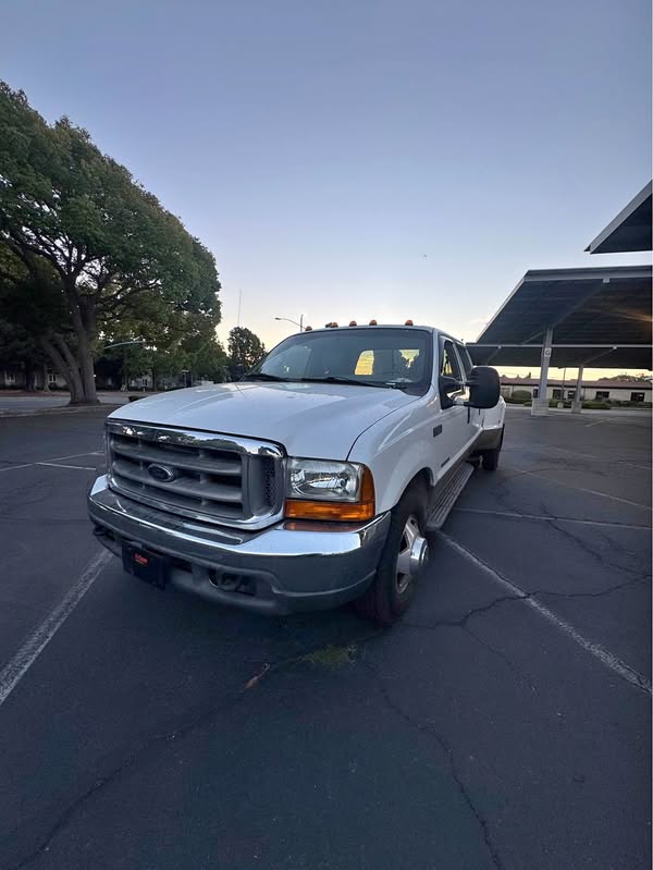 2000 Ford F350 Super Duty Crew Cab - Lariat Pickup 4D 8 ft