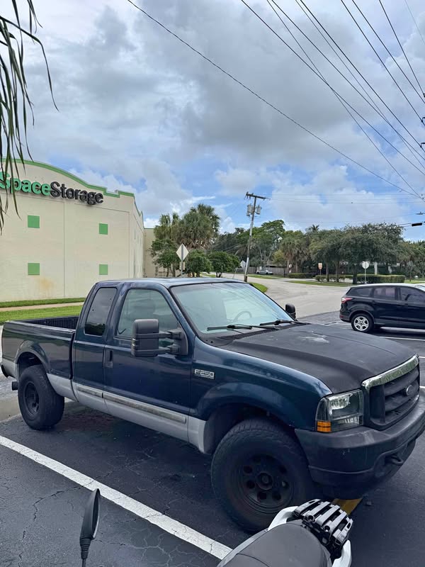 2001 Ford F250 Super Duty Regular Cab - XLT Pickup 2D 8 ft