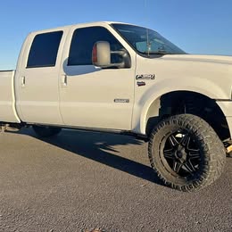 2005 Ford F350 Super Duty Crew Cab - Lariat Pickup 4D 8 ft