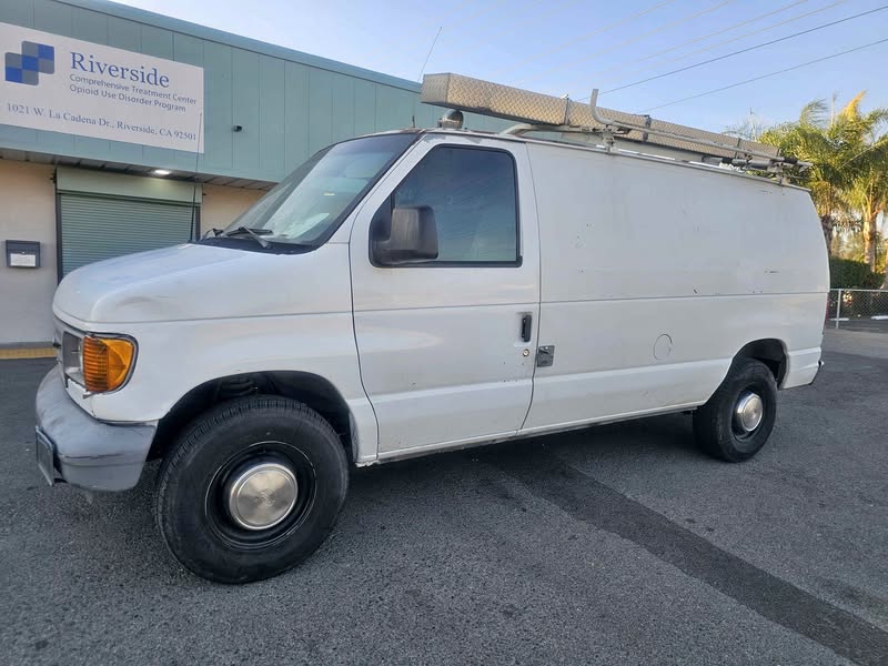 2004 Ford E250 Super Duty Cargo - Van 3D