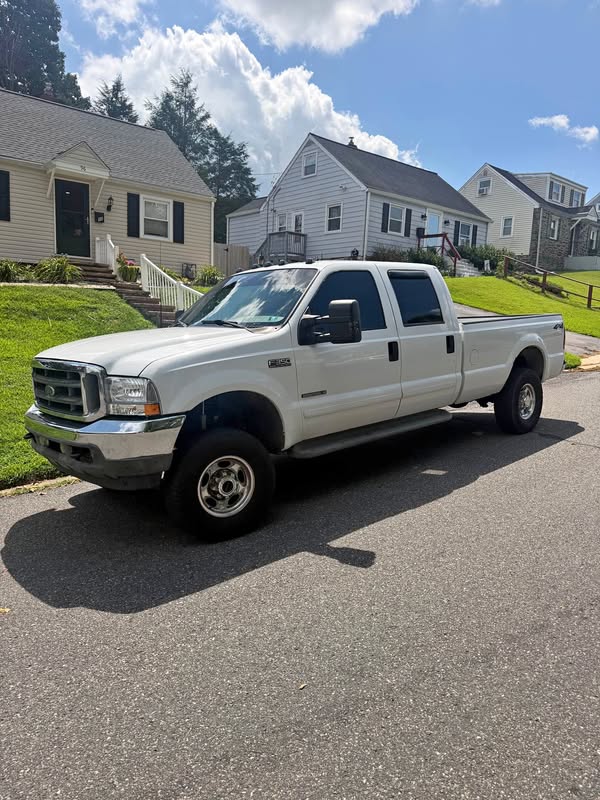2002 Ford F350 Super Duty Crew Cab - Lariat Pickup 4D 8 ft