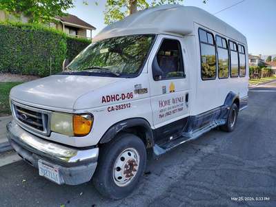 2004 Ford E350 Super Duty Passenger