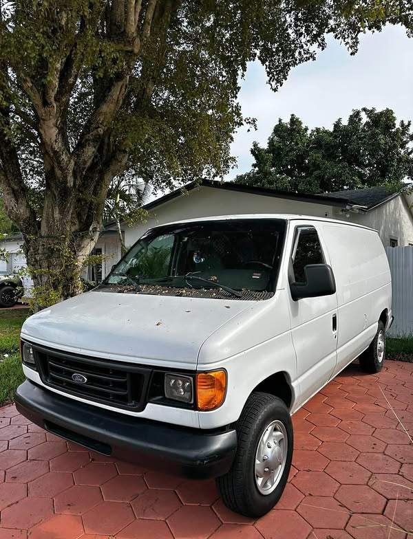 2007 Ford E150 Super Duty Cargo - Commercial Van 3D