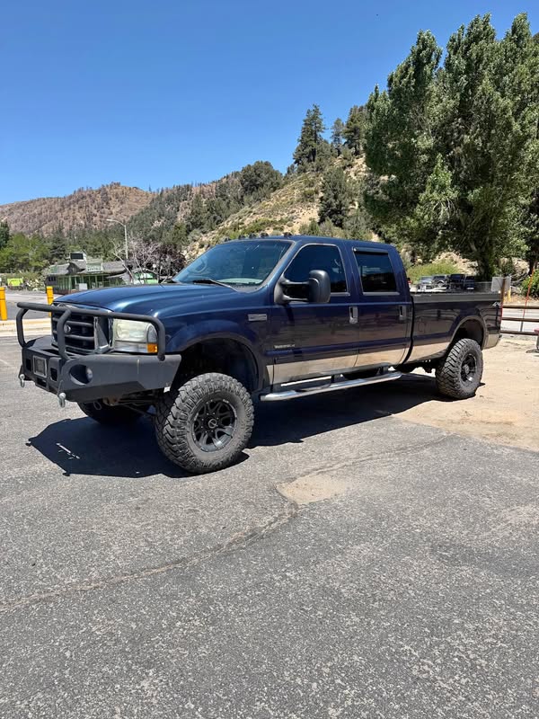 2002 Ford F350 Super Duty Crew Cab - Lariat Pickup 4D 8 ft