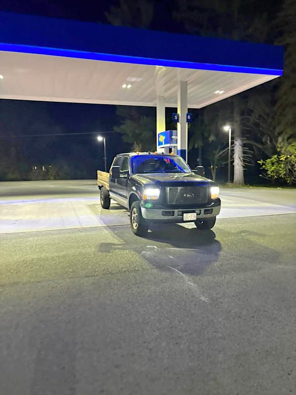 2005 Ford F250 Super Duty Crew Cab - Lariat Pickup 4D 8 ft