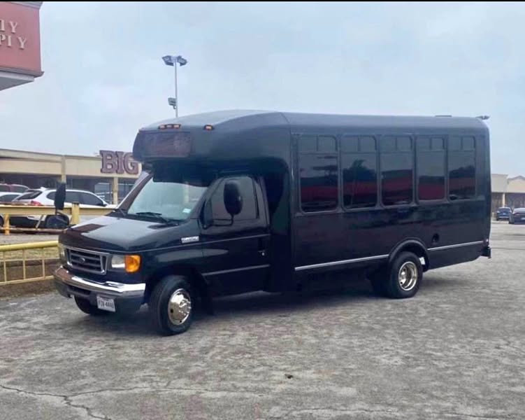 2006 Ford e450 super duty - Black