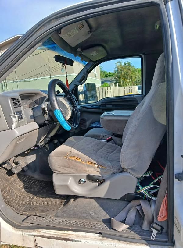 1999 Ford F350 Super Duty Crew Cab - Short Bed