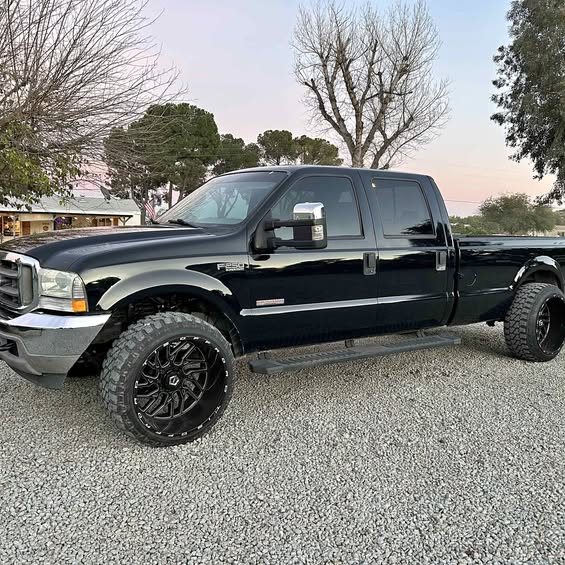 2004 Ford F250 Super Duty Crew Cab - XLT Pickup 4D 8 ft