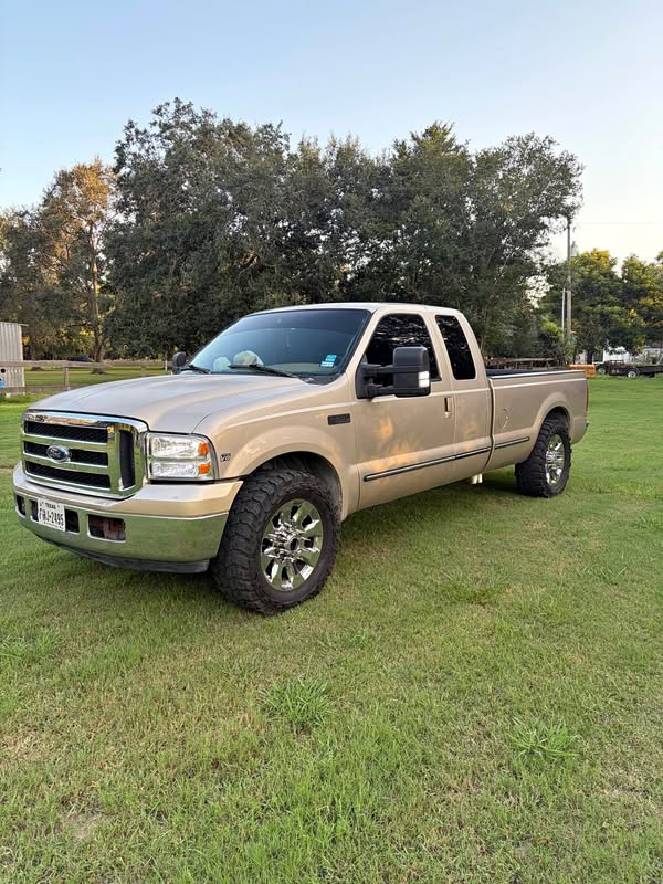 1999 Ford F250 Super Duty Crew Cab - XLT Pickup 4D 8 ft