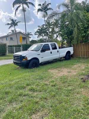 2007 Ford F350 Super Duty Crew Cab - XL