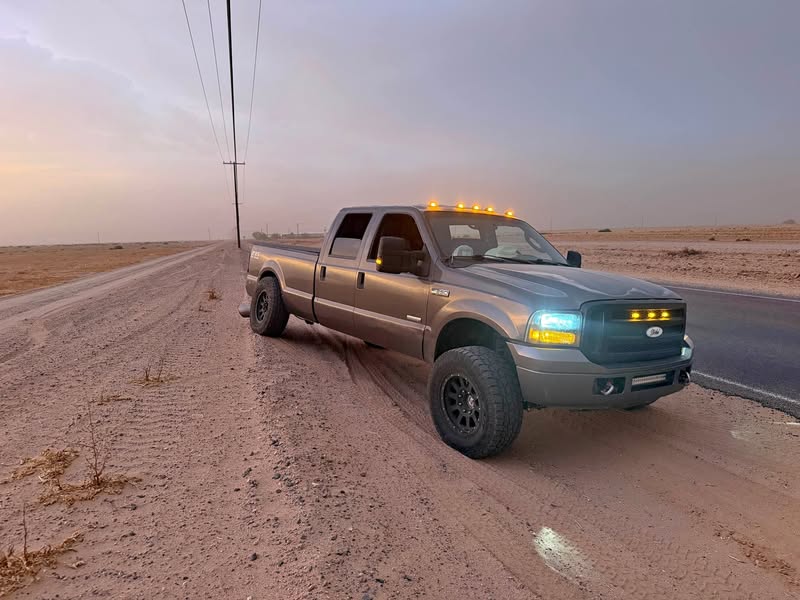 2005 Ford F350 Super Duty Crew Cab - Lariat Pickup 4D 8 ft