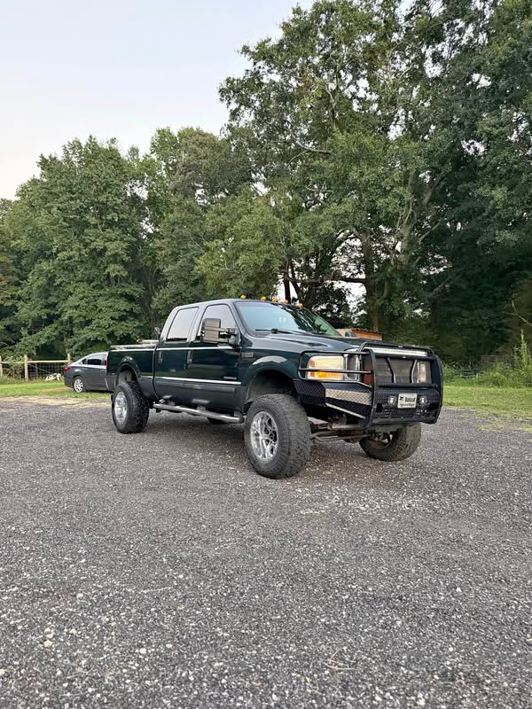 2002 Ford F250 Super Duty Crew Cab - Lariat Pickup 4D 6 3\/4 ft