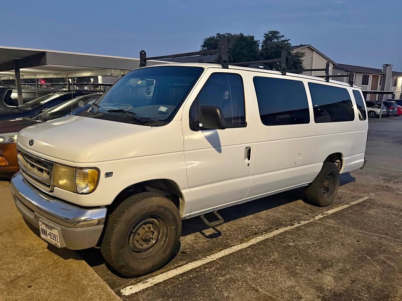 1999 Ford E350 Super Duty Passenger - XL Extended Van 3D