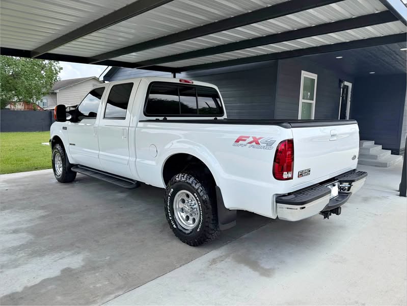 2002 Ford F250 Super Duty Crew Cab - Lariat Pickup 4D 6 3\/4 ft