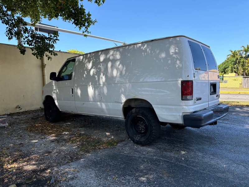 2006 Ford E350 Super Duty Cargo - Commercial Van 3D