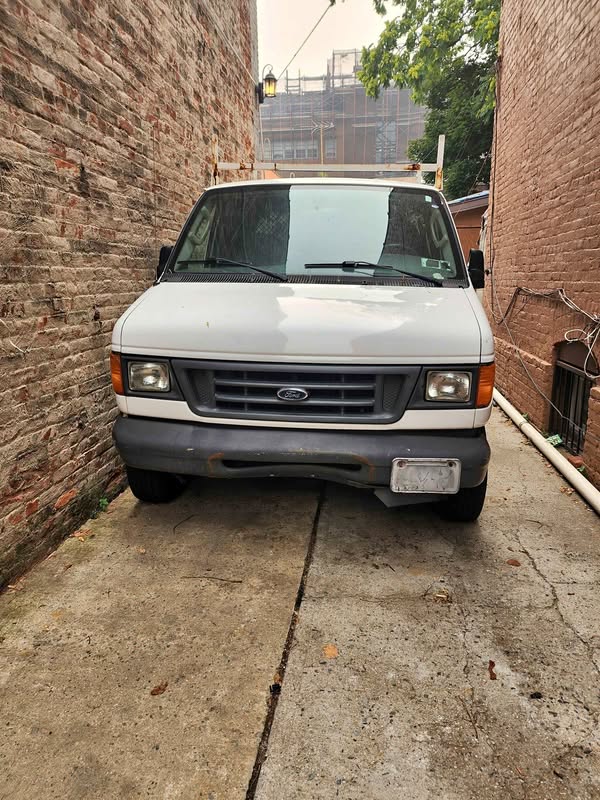 2004 Ford E250 Super Duty Cargo - Extended Van 3D