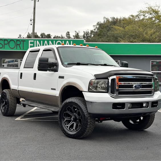 2005 Ford F350 Super Duty Crew Cab - Lariat Pickup 4D 6 3\/4 ft