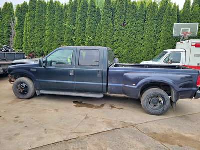1999 Ford F350 Super Duty Crew Cab - XLT Pickup 4D 8 ft