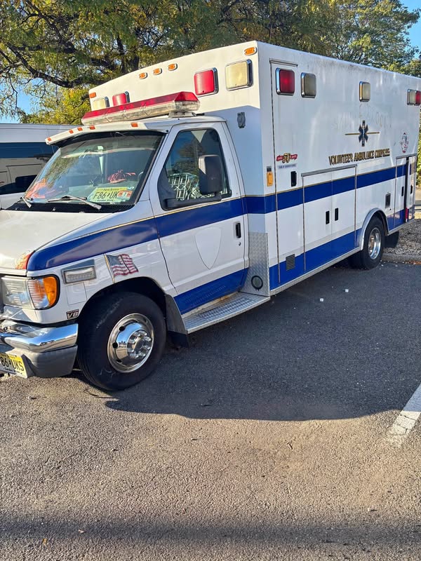 2002 Ford E450 Super Duty Cutaway - ambulance