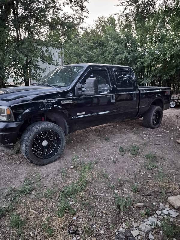 2006 Ford F250 Super Duty Crew Cab - Lariat Pickup 4D 6 3\/4 ft